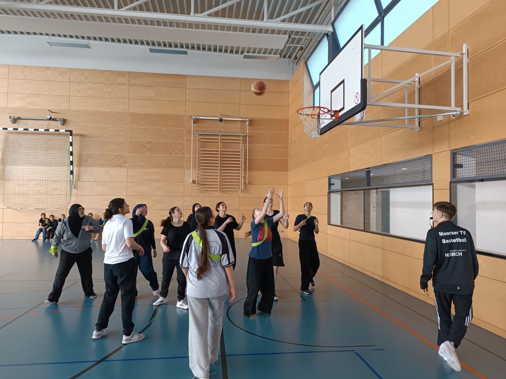 Prince zaubert beim Basketball