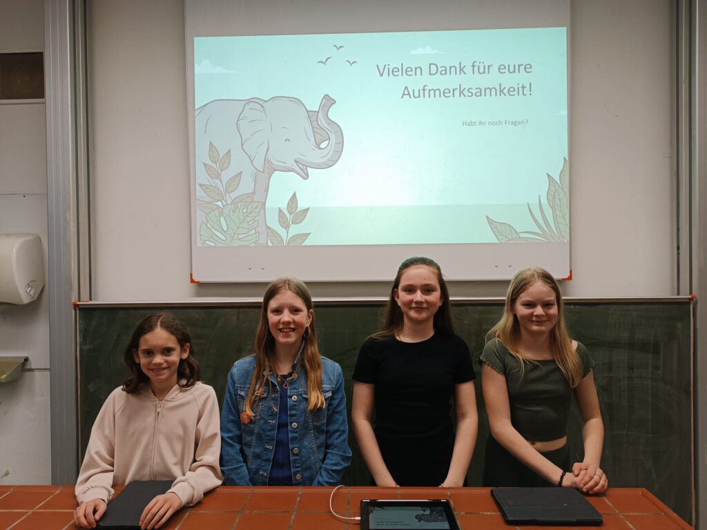 Junge Experten vor großem Publikum